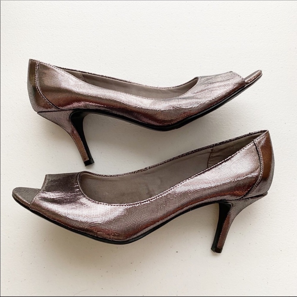 Naturalizer Metallic Gunmetal-Dark Silver peep-toe